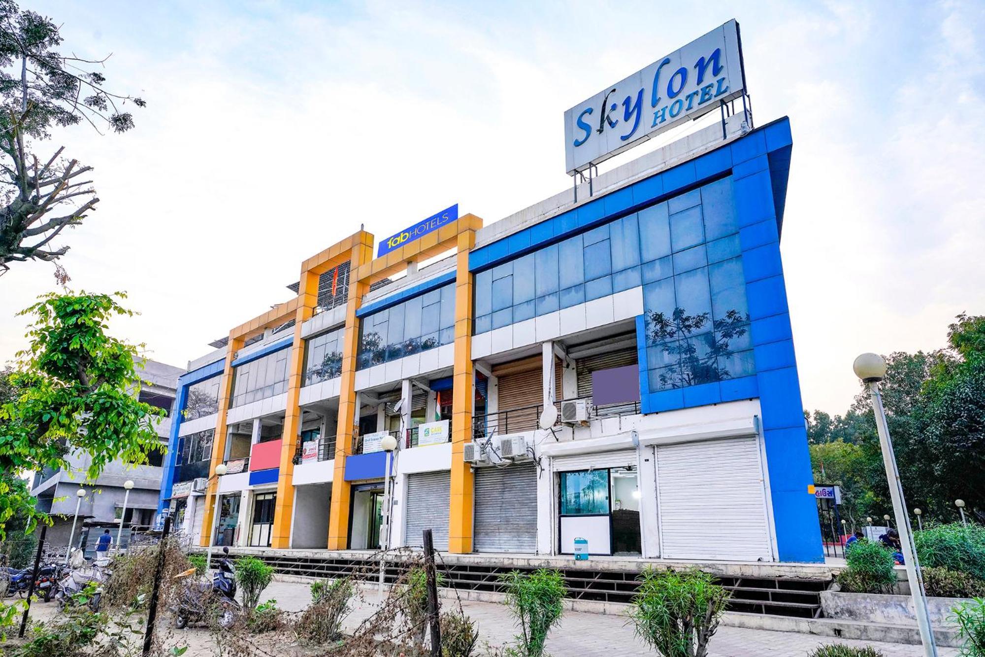 Fabhotel Skylon, Near Mahatma Mandir Gandhinagar Exterior photo